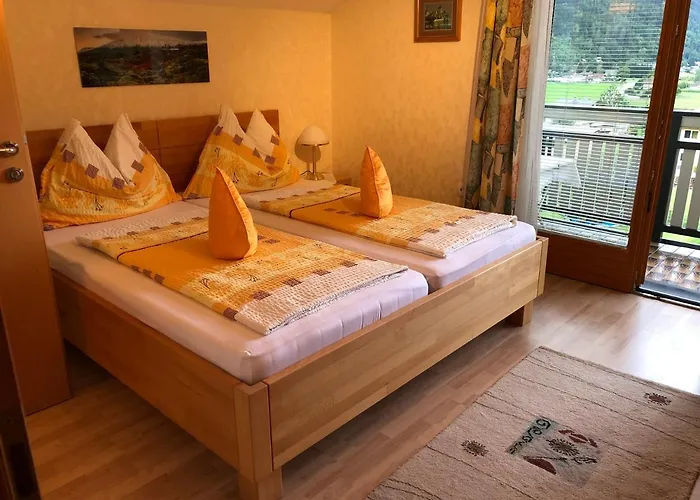 Gaestehaus Dullnig منزل للإقامة *